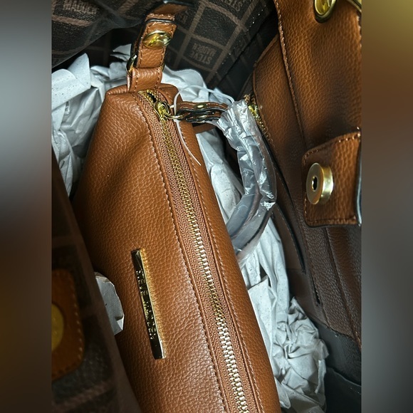 NWT Steve Madden Bwilde Flat Tote Large with another bag inside, cognac color. - Picture 3 of 9